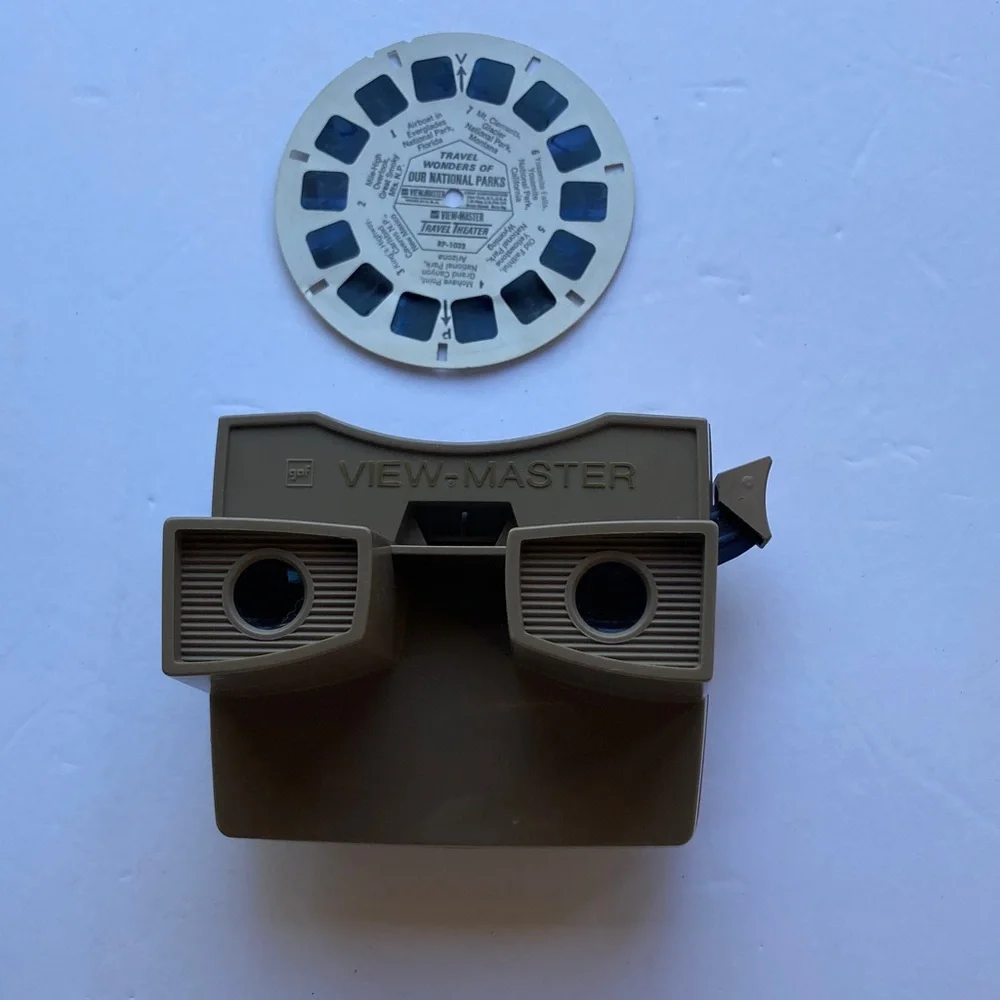 GAF View-Master 3-D projector from the 1960's Tan VINTAGE 5 x 4 x 3 inches